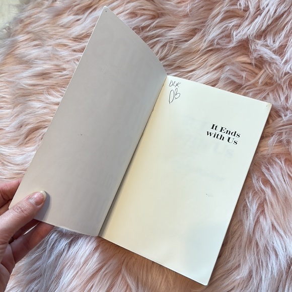 It ends with us & It starts with us by Colleen Hoover Paperback Book 1&2 Bundle - Picture 4 of 8